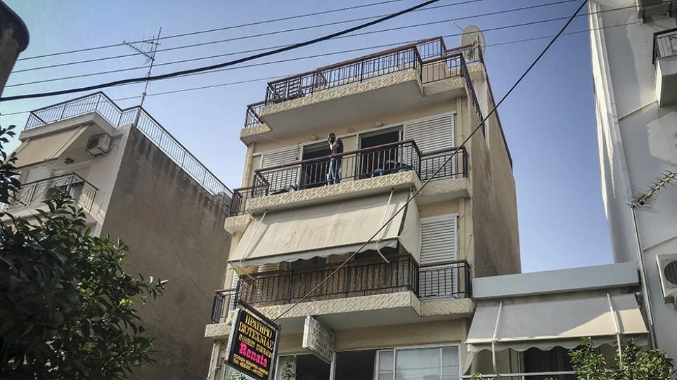 «Μας λήστεψε» ισχυρίζονται οι Πακιστανοί για τον αστυνομικό που βαζάνιζαν στη Νίκαια